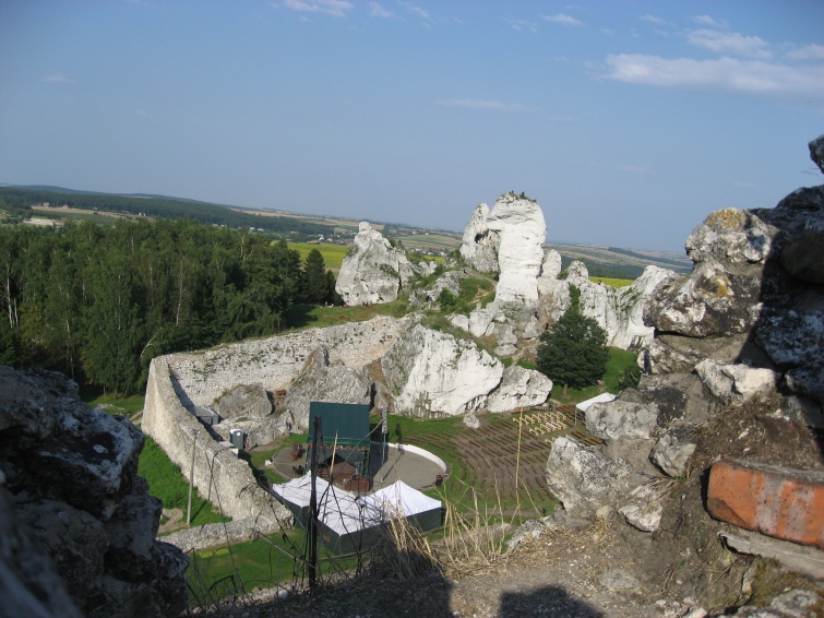 Scena na terenie zamku - Ogrodzieniec - Polska