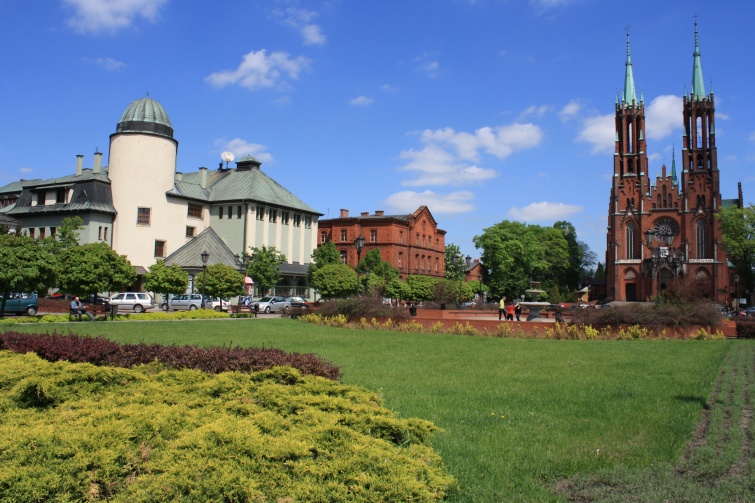 Widok na Plac Jana Pawła II - Żyrardów dzisiejszy - Polska