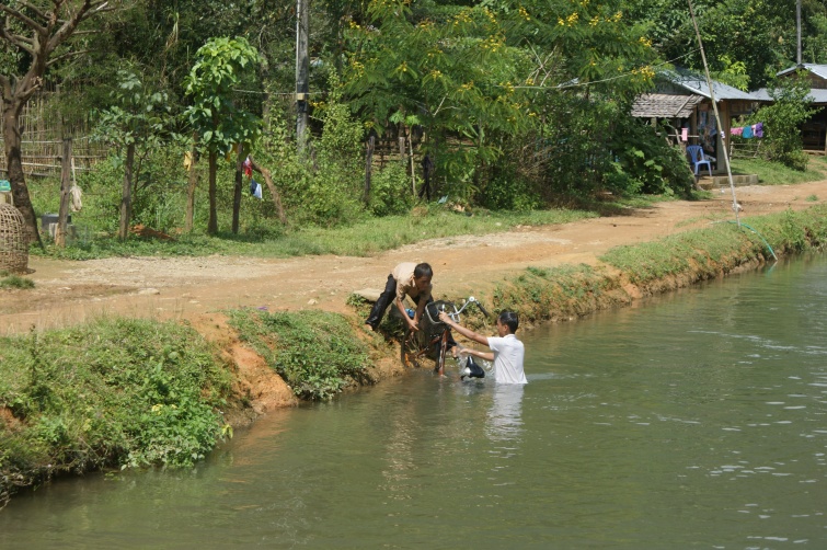 myjnia rowerowa - Migawka z Laosu - Laos